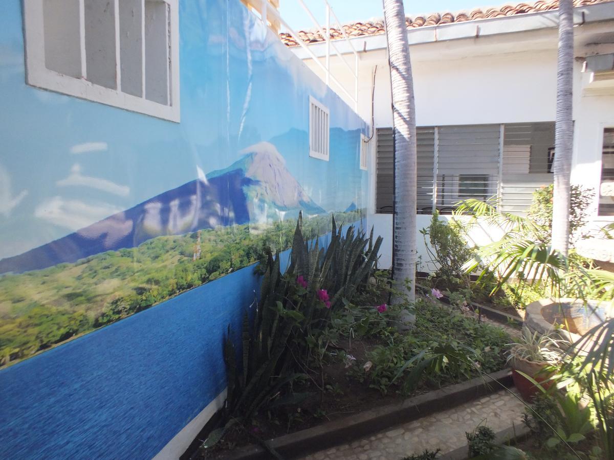 Volcano Hostel León Exteriör bild