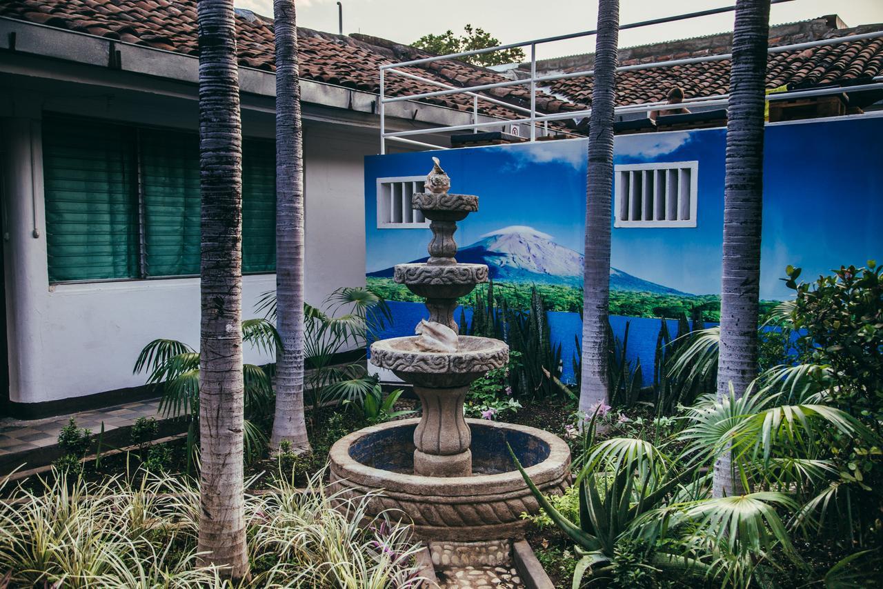 Volcano Hostel León Exteriör bild